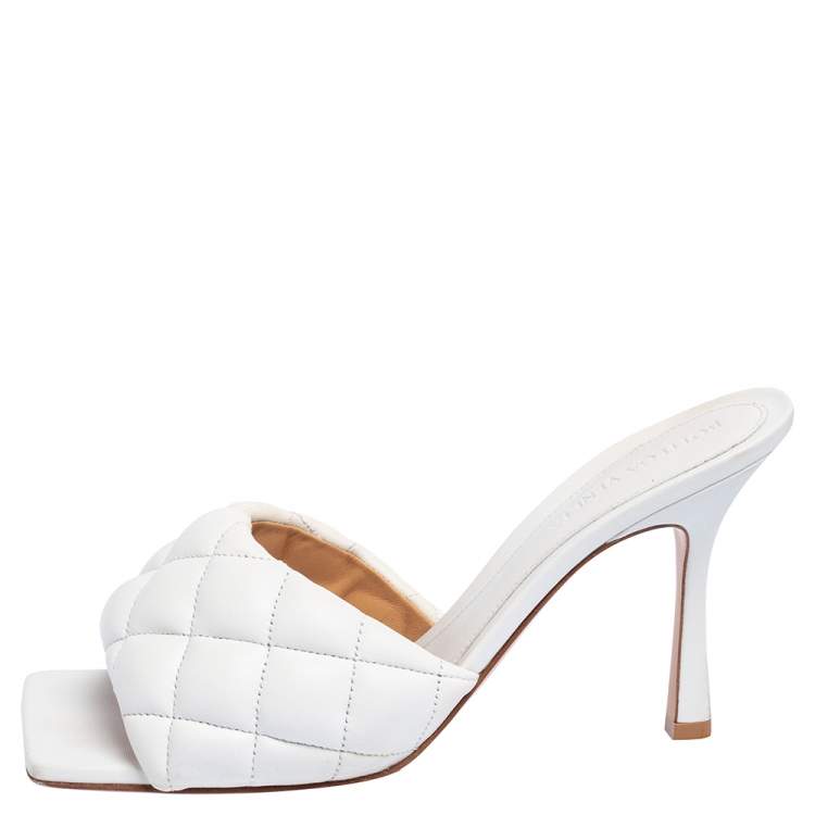 Pre Owned Bottega Veneta White Quilted Leather Lido Slide Sandals Size 39