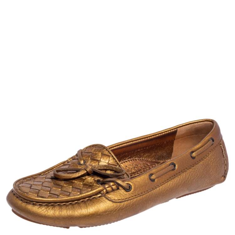 مملوكة مسبقًا Bottega Veneta Gold Intrecciato Leather Bow Slip On Loafers Size 37.5