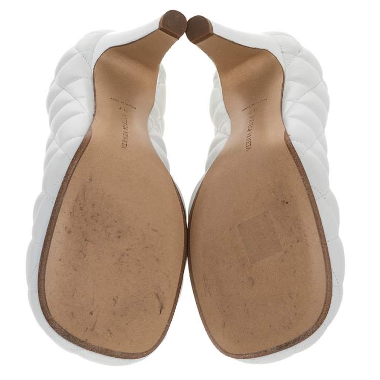 Pre Owned Bottega Veneta White Quilted Leather Padded Bloc Square Toe Pumps Size 37