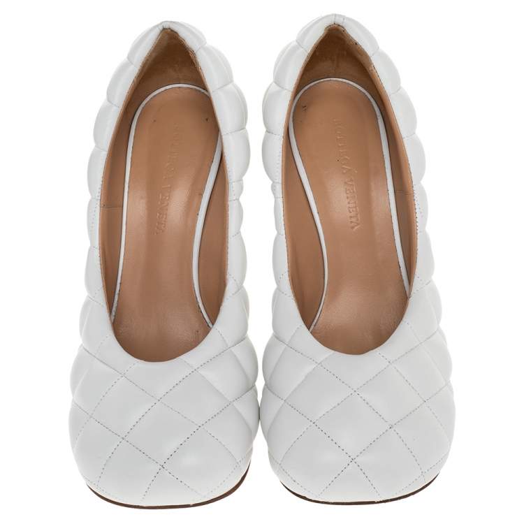 Pre Owned Bottega Veneta White Quilted Leather Padded Bloc Square Toe Pumps Size 37