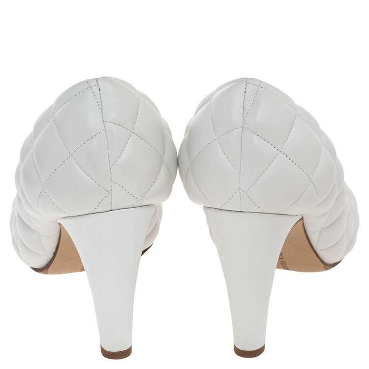 Pre Owned Bottega Veneta White Quilted Leather Padded Bloc Square Toe Pumps Size 37
