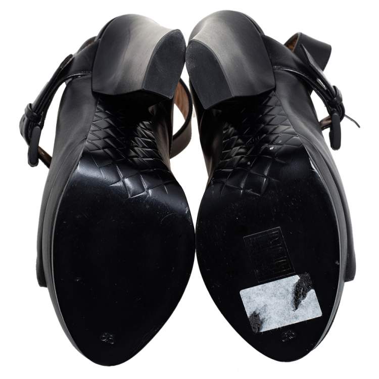 Pre Owned Bottega Veneta Black Leather Buckle Detail Open Toe Sandals Size 38.5