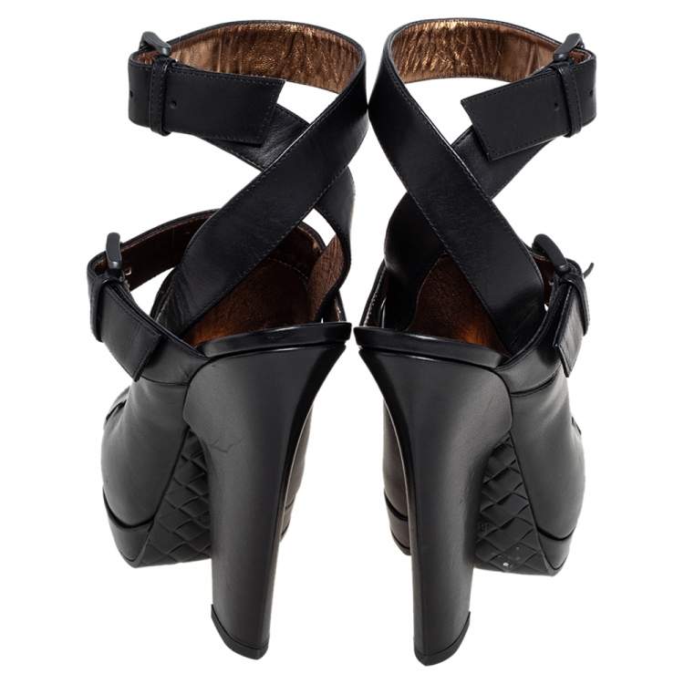 Pre Owned Bottega Veneta Black Leather Buckle Detail Open Toe Sandals Size 38.5