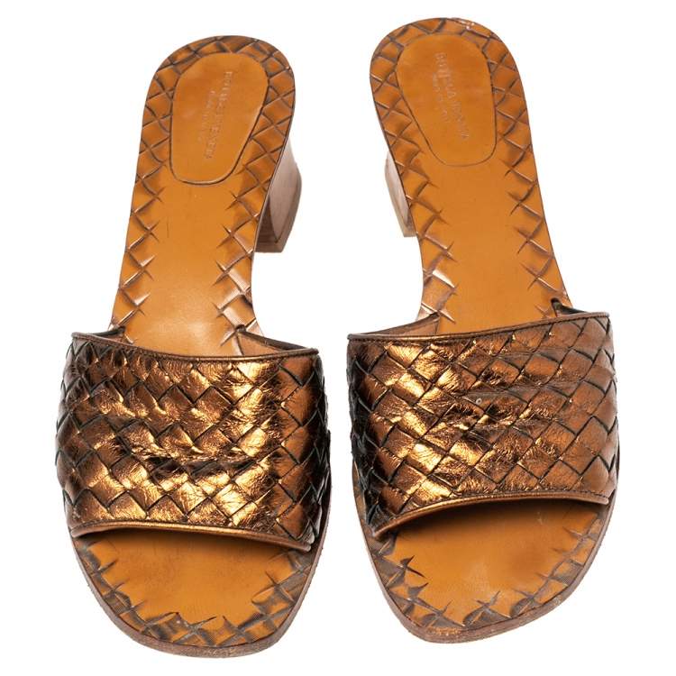 Pre Owned Bottega Veneta Metallic Bronze Intrecciato Leather Slide Sandals Size 39