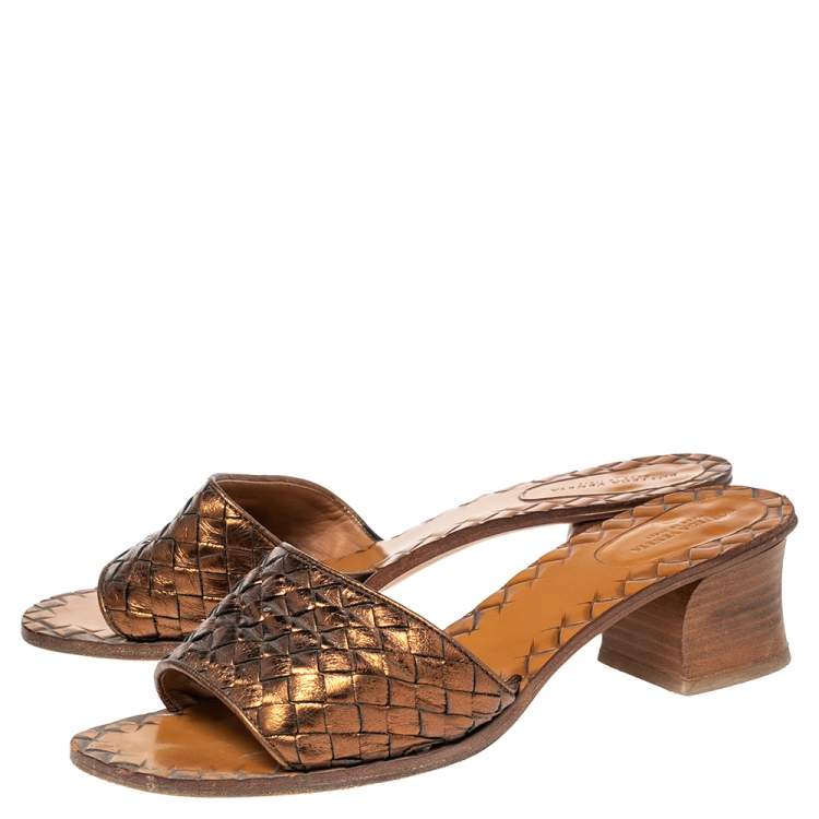 Pre Owned Bottega Veneta Metallic Bronze Intrecciato Leather Slide Sandals Size 39