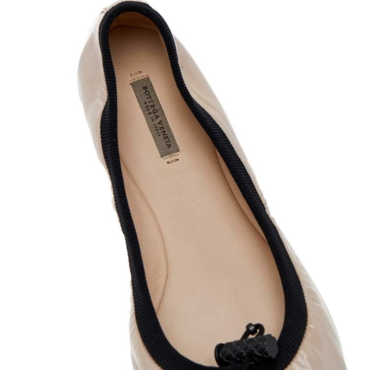 مملوكة مسبقًا Bottega Veneta Pink Patent Leather Scrunch Ballet Flats Size 38.5