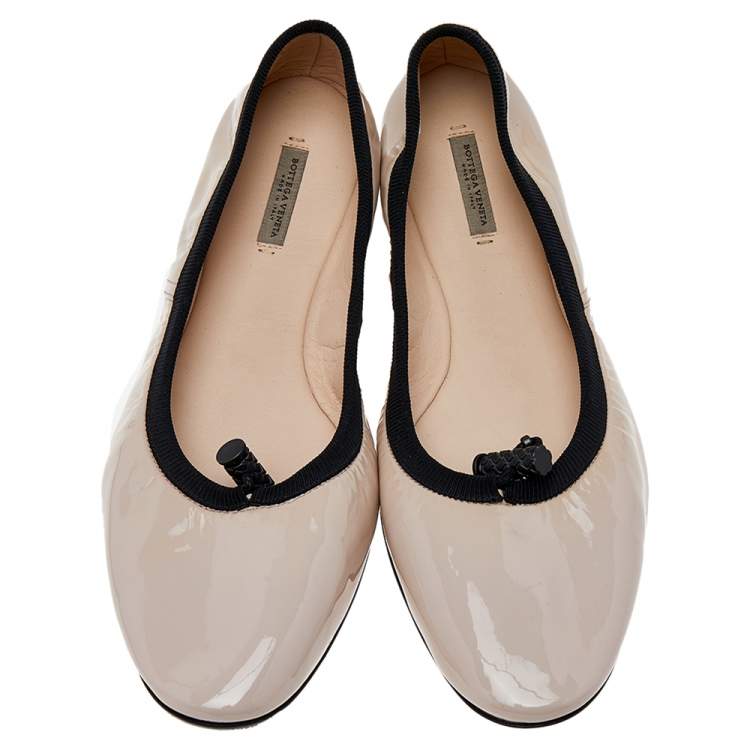 مملوكة مسبقًا Bottega Veneta Pink Patent Leather Scrunch Ballet Flats Size 38.5