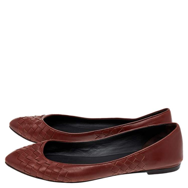 Pre Owned Bottega Veneta Burgundy Intrecciato Leather Pointed Toe Ballet Flats Size 38.5