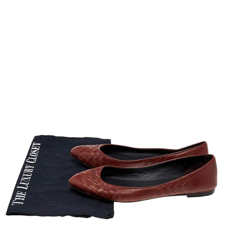 Pre Owned Bottega Veneta Burgundy Intrecciato Leather Pointed Toe Ballet Flats Size 38.5
