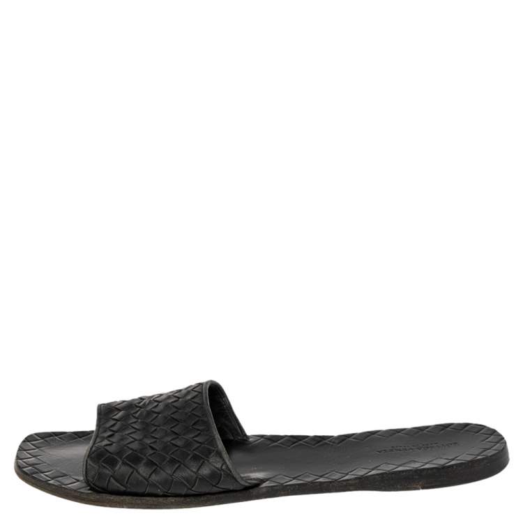 مملوكة مسبقًا Bottega Veneta Black Intrecciato Leather Slide Flat Sandals Size 41