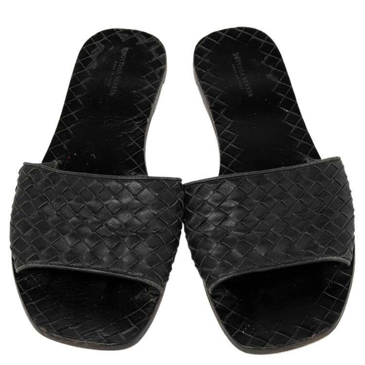 مملوكة مسبقًا Bottega Veneta Black Intrecciato Leather Slide Flat Sandals Size 41