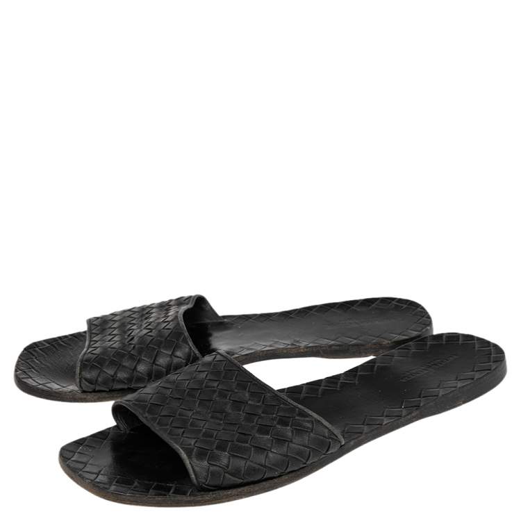 مملوكة مسبقًا Bottega Veneta Black Intrecciato Leather Slide Flat Sandals Size 41
