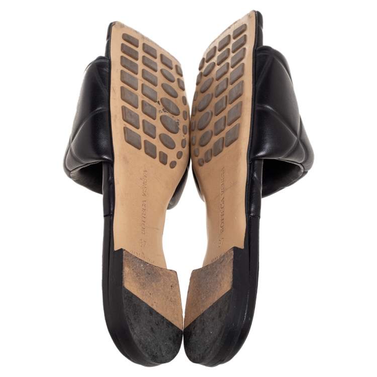 Pre Owned Bottega Veneta Black Leather Lido Flat Slides Size 37