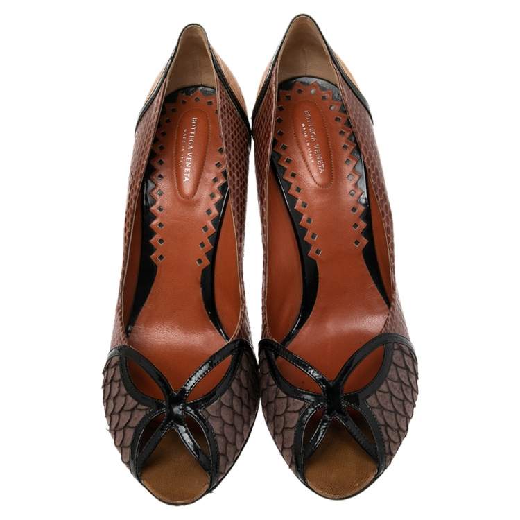 Pre Owned Bottega Veneta Multicolor Snakeskin Embossed Leather And Patent Leather  Peep Toe Pumps Size 41