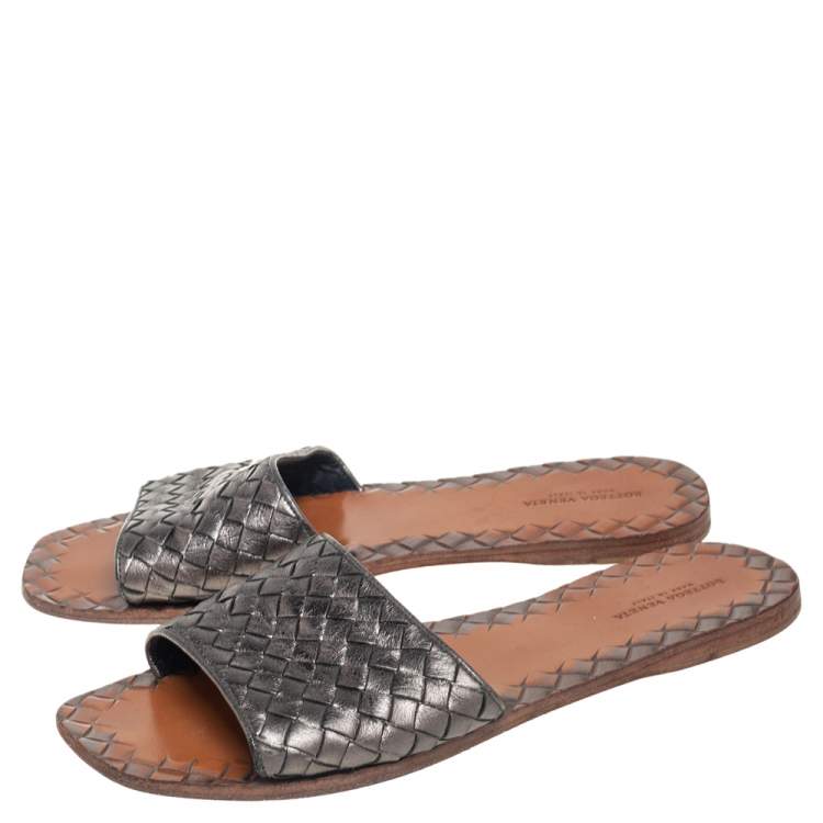 Pre Owned Bottega Veneta Metallic Silver Intrecciato Leather Slide Flats Size 39