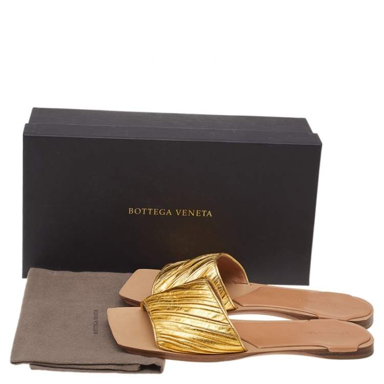 Pre Owned Bottega Veneta Gold Pleated Leather Flat Slides Size 40 