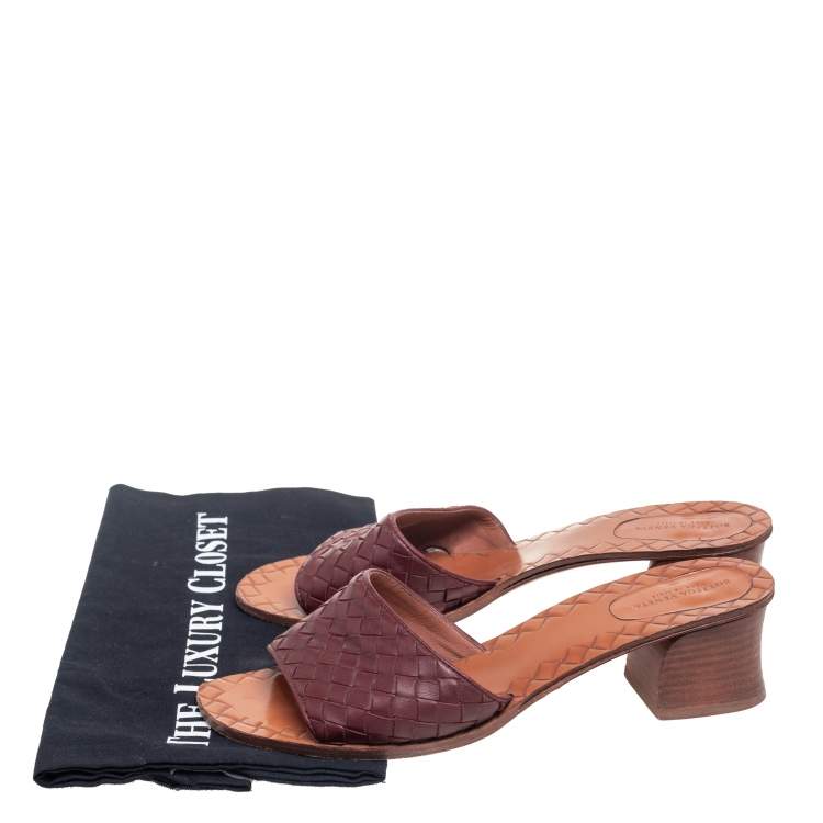 Pre Owned Bottega Veneta Burgundy  Intrecciato Leather Slide Sandals Size 39.5