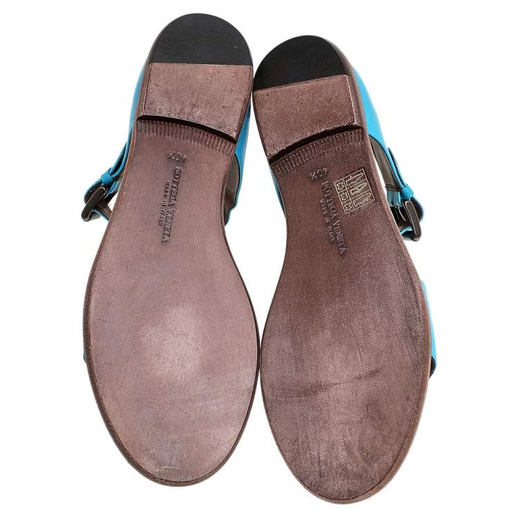 Pre Owned Bottega Veneta Blue Leather Flat Ankle Strap Sandals Size 40.5