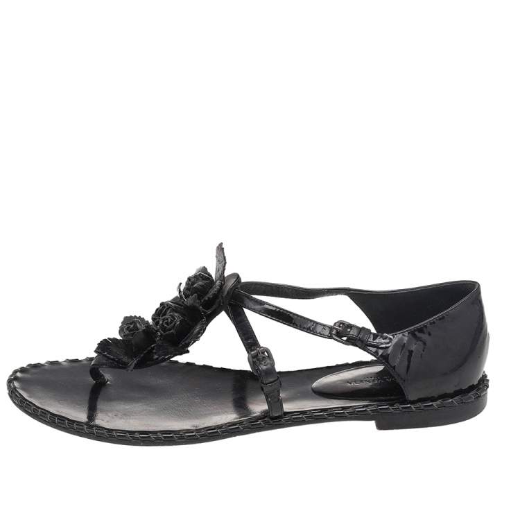 Pre Owned Bottega Veneta Black Patent Leather Flower Cutout Flat Sandals Size 38.5
