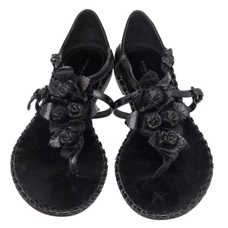Pre Owned Bottega Veneta Black Patent Leather Flower Cutout Flat Sandals Size 38.5
