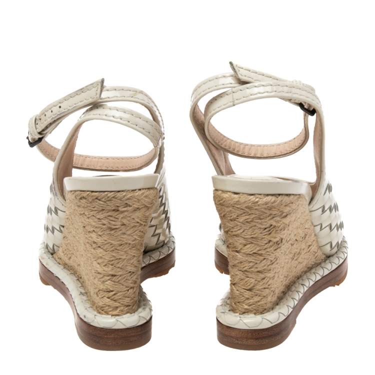 Pre Owned Bottega Veneta Cream Patent Leather Intrecciato Wedge Ankle Wrap Peep Toe Sandals Size 37