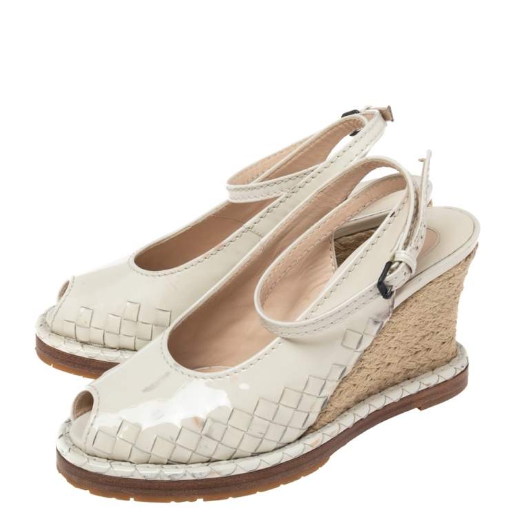 Pre Owned Bottega Veneta Cream Patent Leather Intrecciato Wedge Ankle Wrap Peep Toe Sandals Size 37