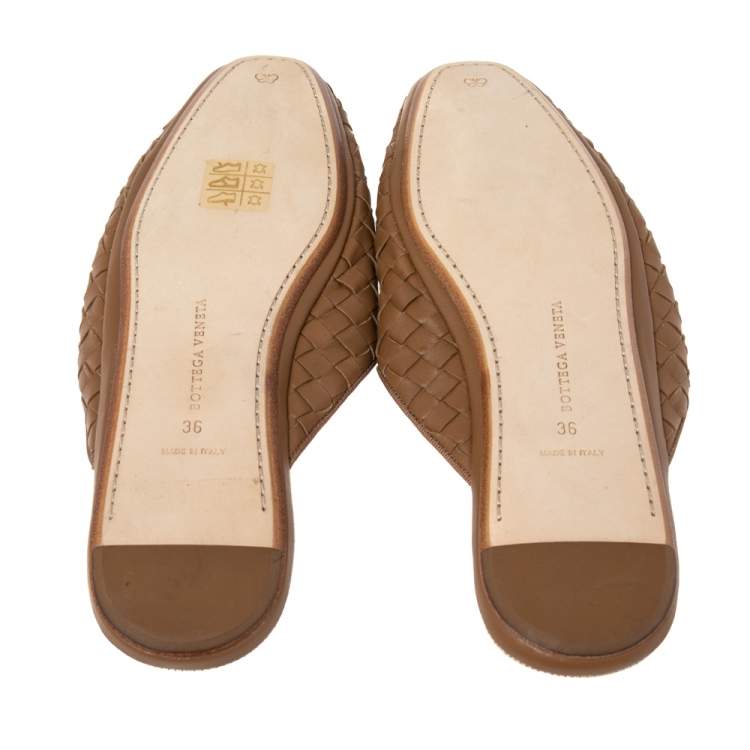 Pre Owned Bottega Veneta Brown Intrecciato Leather  Mules Size 36