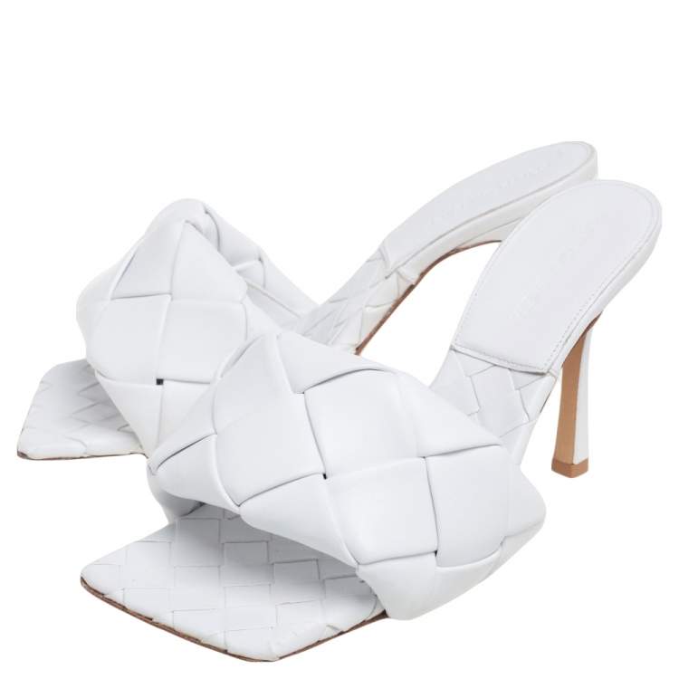 مملوكة مسبقًا Bottega Veneta White Intrecciato Weave Leather Lido Slide Sandals Size 38
