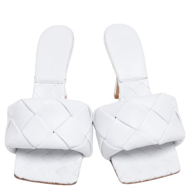 مملوكة مسبقًا Bottega Veneta White Intrecciato Weave Leather Lido Slide Sandals Size 38