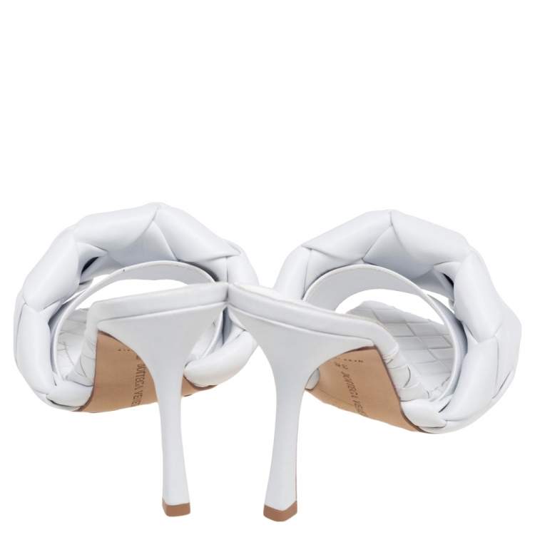 مملوكة مسبقًا Bottega Veneta White Intrecciato Weave Leather Lido Slide Sandals Size 38