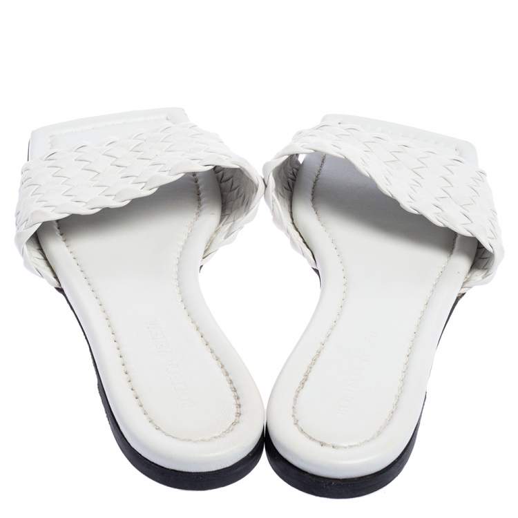 Pre Owned Bottega Veneta White Intrecciato Leather Square Toe Flat Slides Size 38