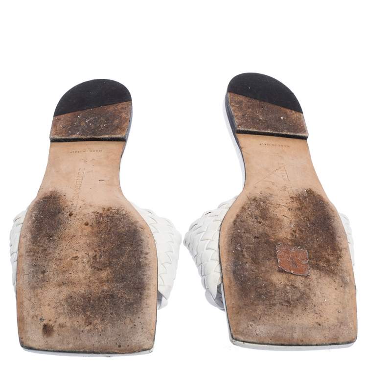 Pre Owned Bottega Veneta White Intrecciato Leather Square Toe Flat Slides Size 38
