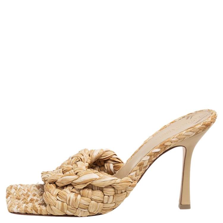 Pre Owned Bottega Veneta Cream Woven Raffia Lido Sandals Size 40.5