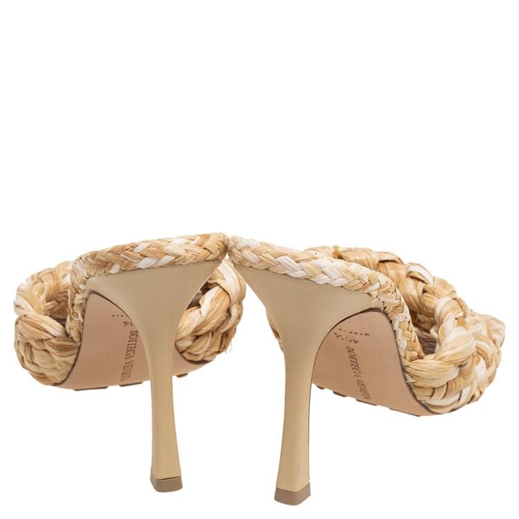 Pre Owned Bottega Veneta Cream Woven Raffia Lido Sandals Size 40.5