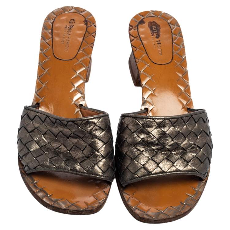 Pre Owned Bottega Veneta Metallic Intrecciato Leather Slide Sandals Size 36