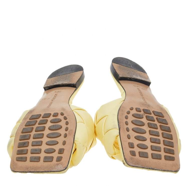 Pre Owned Bottega Veneta Yellow Leather Lido Flat Slides Sandals Size 38.5