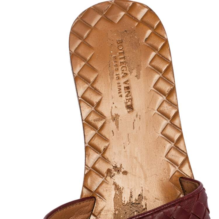 Pre Owned Bottega Veneta Burgundy Intrecciato Leather Flat Slides Size 34.5