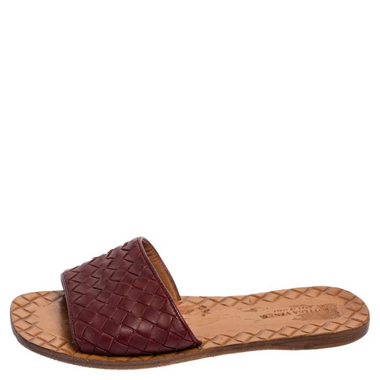 Pre Owned Bottega Veneta Burgundy Intrecciato Leather Flat Slides Size 34.5