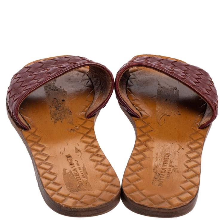 Pre Owned Bottega Veneta Burgundy Intrecciato Leather Flat Slides Size 34.5