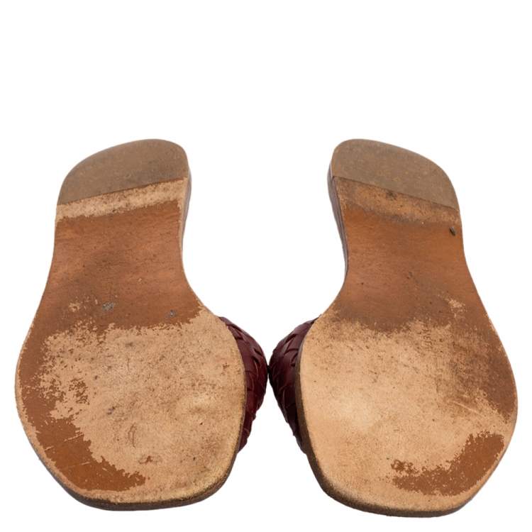 Pre Owned Bottega Veneta Burgundy Intrecciato Leather Flat Slides Size 34.5