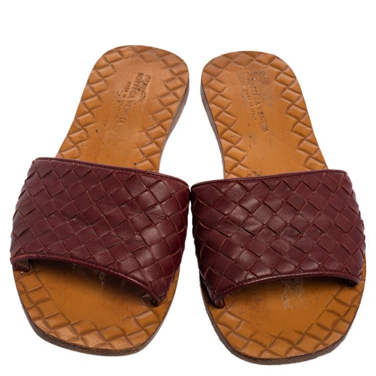 Pre Owned Bottega Veneta Burgundy Intrecciato Leather Flat Slides Size 34.5