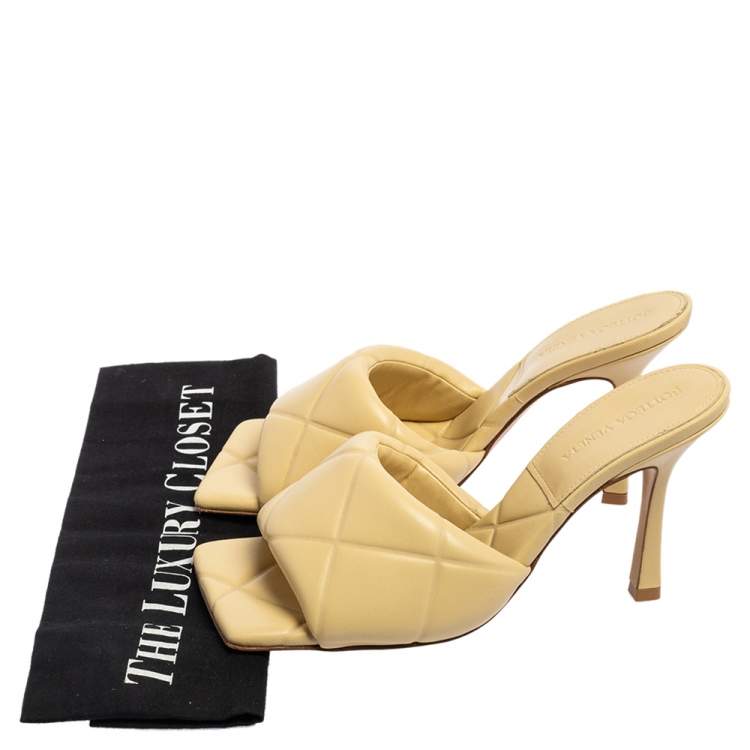 Pre Owned Bottega Veneta Beige Quilted Leather Lido Slide Sandals Size 38