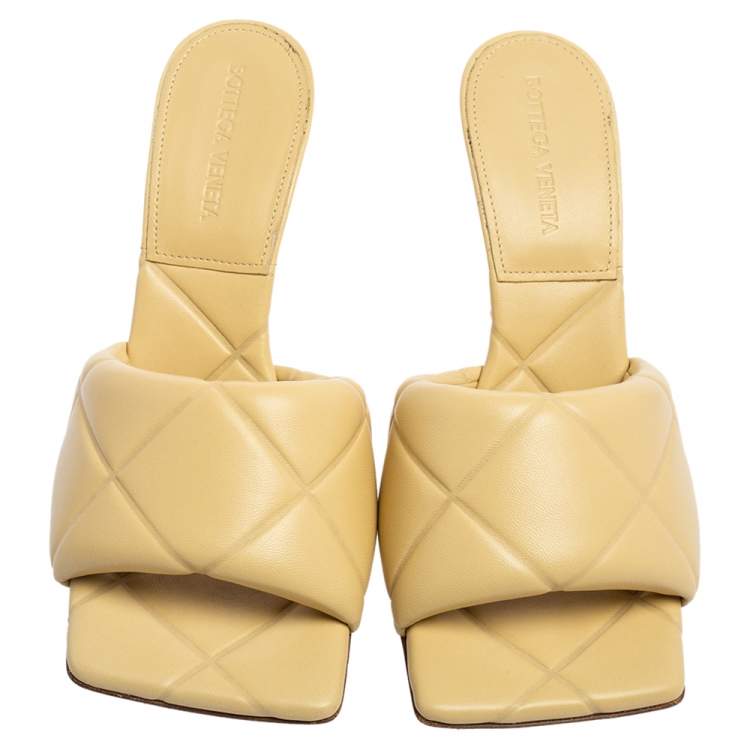 Pre Owned Bottega Veneta Beige Quilted Leather Lido Slide Sandals Size 38