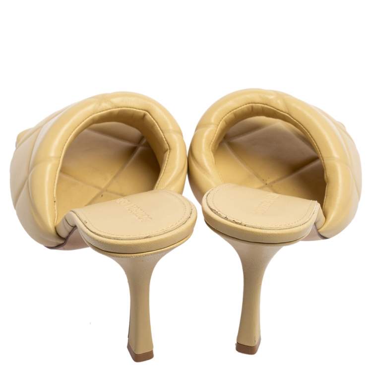 Pre Owned Bottega Veneta Beige Quilted Leather Lido Slide Sandals Size 38