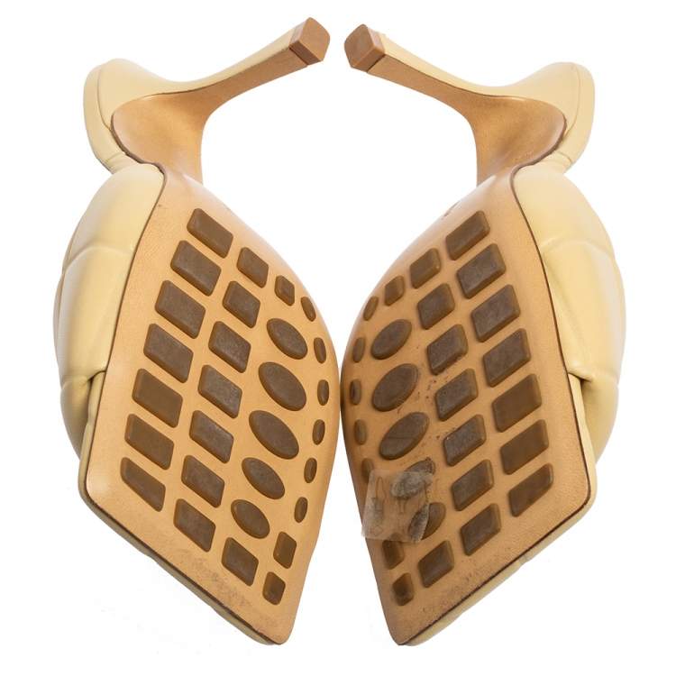 Pre Owned Bottega Veneta Beige Quilted Leather Lido Slide Sandals Size 38