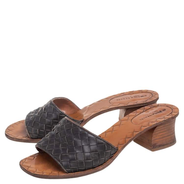Pre Owned Bottega Veneta Black Intrecciato Leather Slide Sandals Size 36