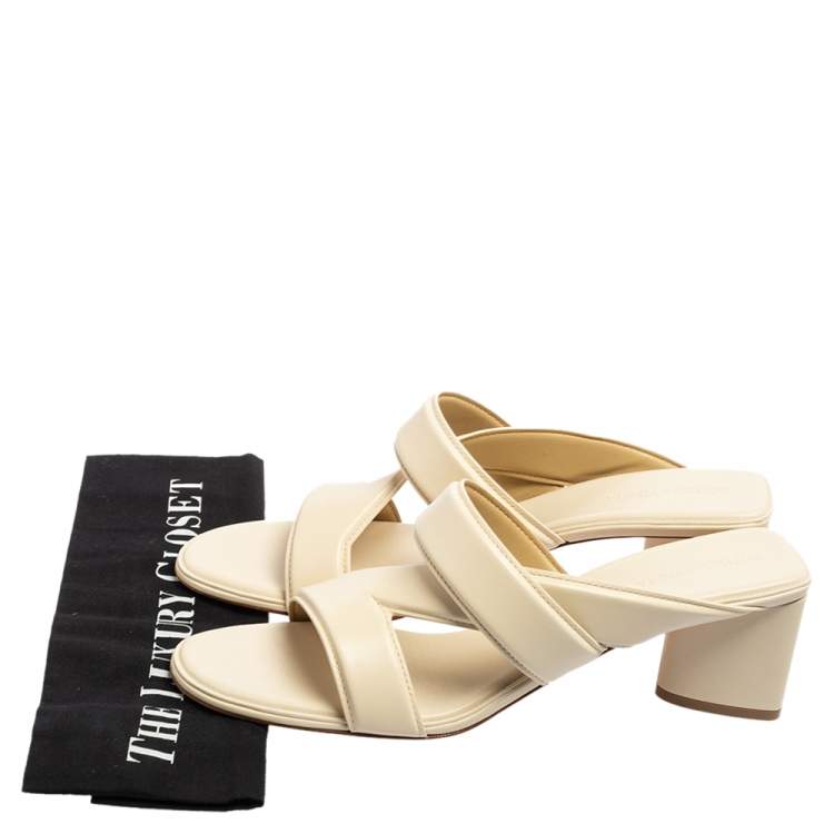 Pre Owned Bottega Veneta Beige Leather The Band Mule Sandals Size 42