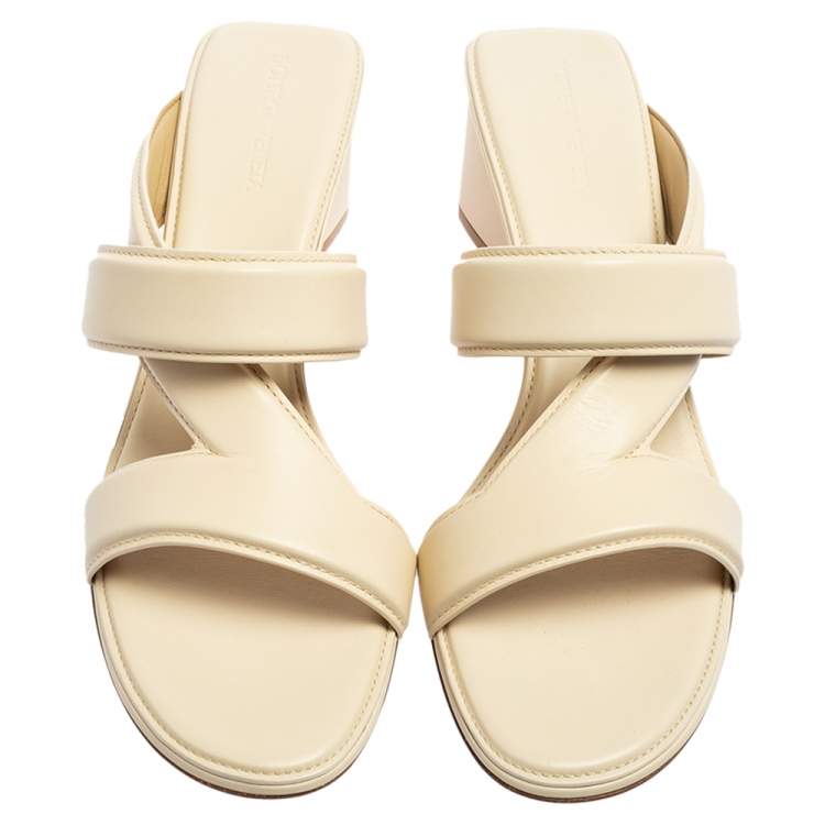 Pre Owned Bottega Veneta Beige Leather The Band Mule Sandals Size 42