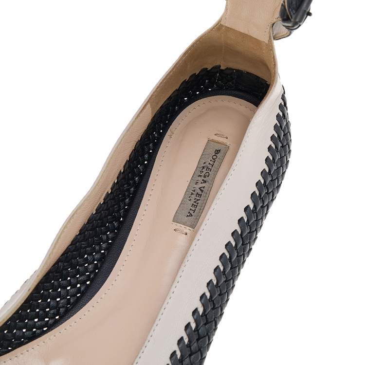 Pre Owned Bottega Veneta Off White/Black Leather Ankle Strap Ballet Flats Size 37.5