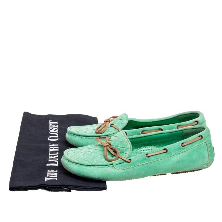 Pre Owned Bottega Veneta Green/Brown Intrecciato Suede Bow Slip-On Loafers Size 36